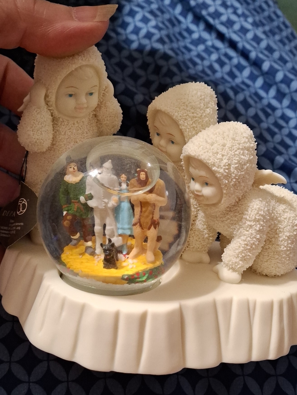 Department 56 White Snowy Children and Wizard of Oz Snow Globe Figurine
